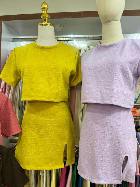 MODERN GRIL Crop Top With Side Slit Skirt